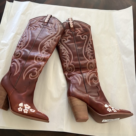 Steve Madden Lashes Leather Flower Detail Tall Western Boots - Picture 5 of 13